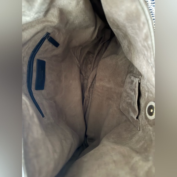 Yves Saint Laurent Calfskin slouchy hobo bag. Buttery soft leather - Picture 3 of 5